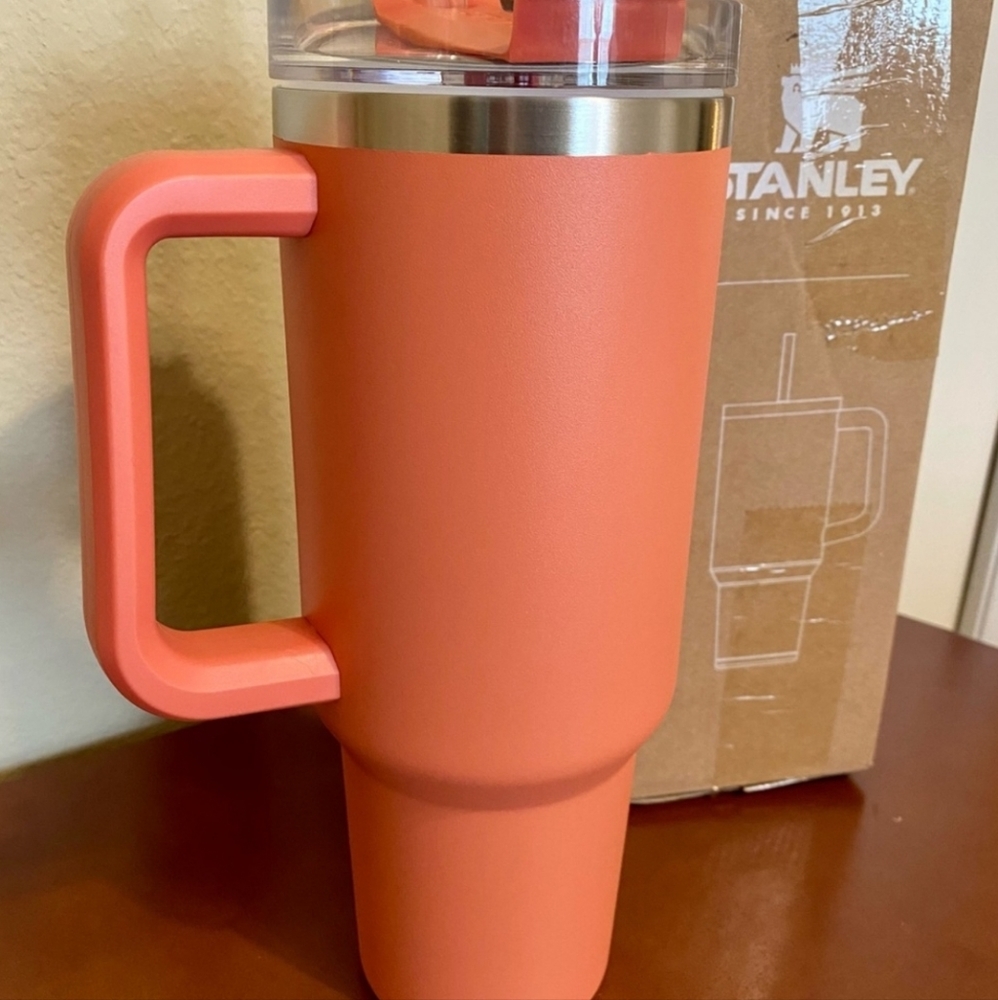Stanley Adventure Quencher Travel Tumbler 40 Oz - GRAPEFRUIT - Spring 2022 - Picture 3 of 4